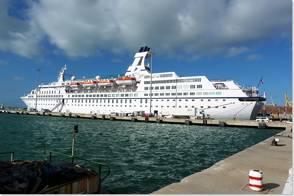  Die ASTOR in Livorno, beim ersten Halt auf der Reise nach Australien. Ausflge gingen nach Florenz, Pisa und Lucca.
