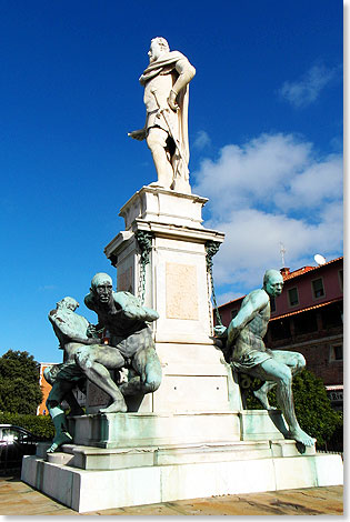  Der Herr und Sieger: Vier Mohren, mit Ketten gefesselt, erinnern im Hafen von Livorno an seine Tat. Groherzog Ferdinand I. aus dem Hause Medici suberte das Meer

von Piraten und Sklavenhndlern.