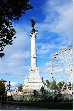  Die Place des Quinconces mit dem Girondistendenkmal wurde 1820 nach der Schleifung der Festungsanlagen
an der Stelle des ehemaligen Chteau de la Trompette eingerichtet. Der Platz wird gern fr Veranstaltungen
wie etwa Jahrmrkte mit Riesenrad genutzt. 