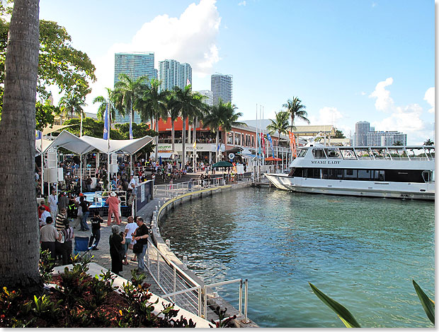 Der Bayside Marketplace in Downtown ist einer der Lieblings-Treffpunkte für die Bürger Miamis – zum Essen, Tanzen, Feiern und Shoppen. 
