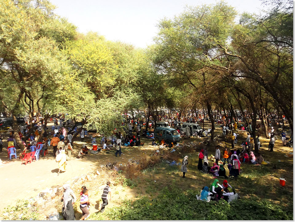 Jedes Jahr am ersten Januar zieht es unzhlige Menschen aus dem Hauptstadtraum an den Nilstausee von Jebel Aulia, um dort mit einem groen Picknick den Neujahrs- und Nationalfeiertag zu begehen.