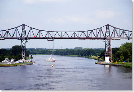 Die Schwebefhre an der Eisenbahnhochbrcke ber den NOK bei Rendsburg ist 100 Jahre alt.