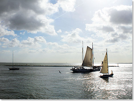  Auf dem Weg nach Hoorn kreuzt unser Schiff ber das Markermeer, einem 700 Quadratkilometer groen See, der 1976 durch den Bau eines Damms entstand. 