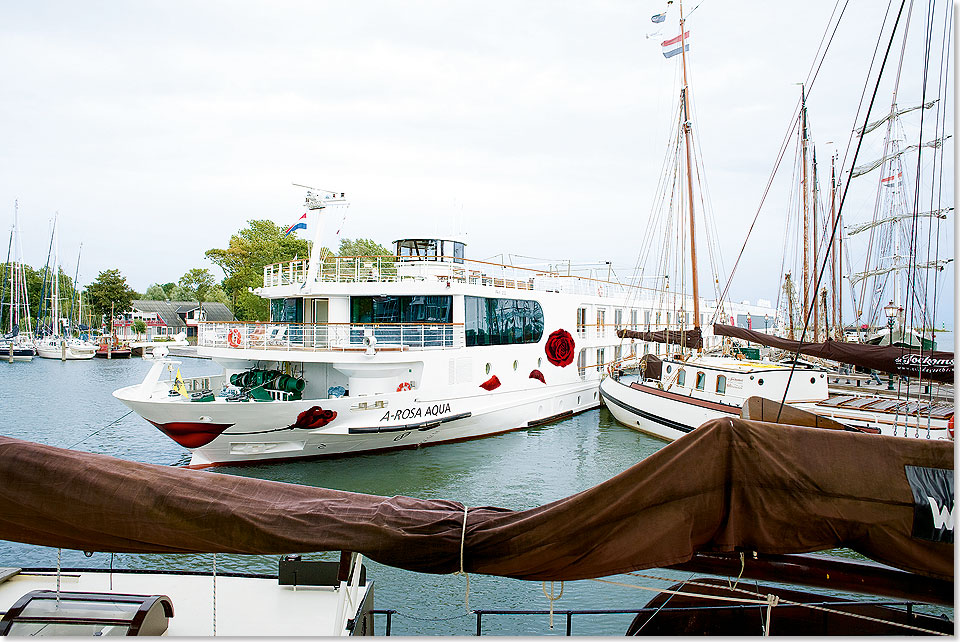  Die AROSA AQUA machte fr etwa 12 Stunden im malerischen Hoorn fest.
