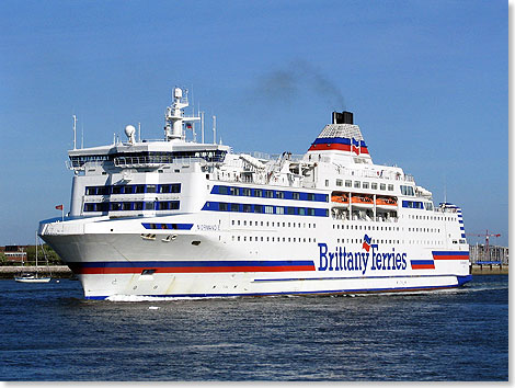 Die Brittanny Ferries Fähre NORMANDIE vor Portsmouth.