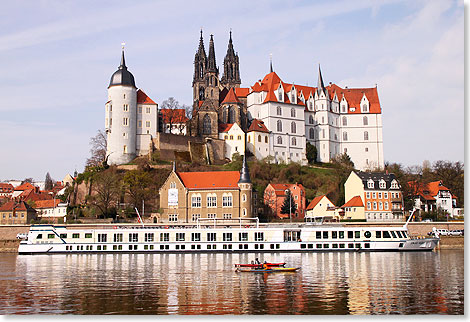 MS SWISS RUBY vor der Albrechtsburg in Meissen mit Dom.