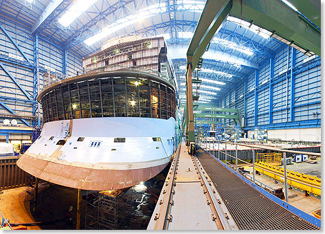 Die QUANTUM OF THE SEAS  Schwester der ANTHEM OF THE SEAS  im Dock der Meyer Werft, Papenburg. 