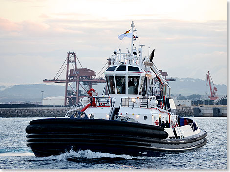 Die jngste Generation von 14 Traktor-Schleppern traf innerhalb von zwlf Monaten aus Spanien kommend am Panamakanal ein.