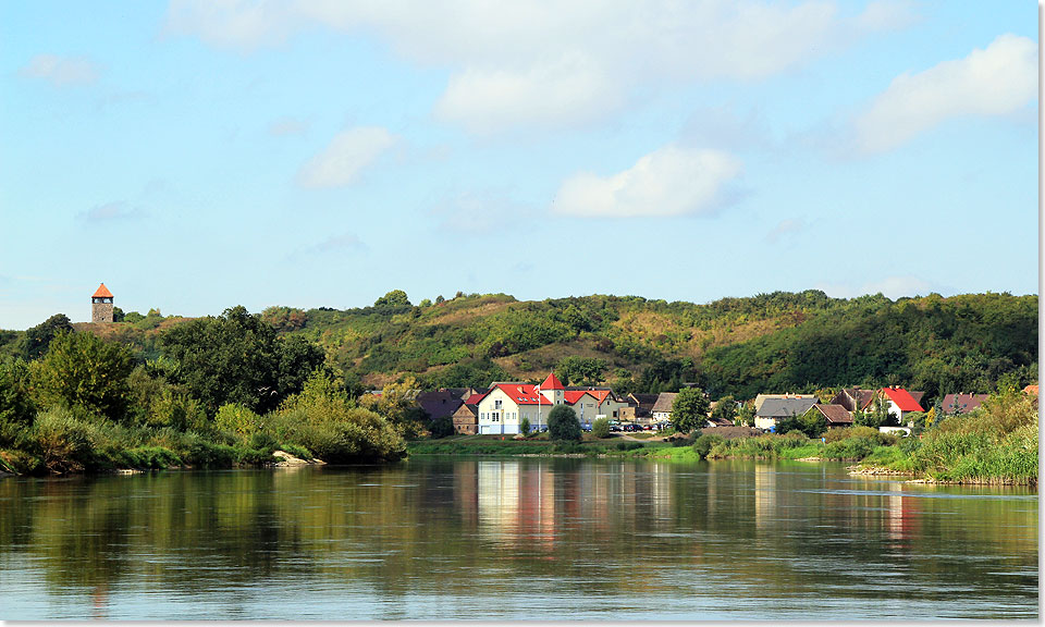 Der Ort Santok mit Wachturm (links) voraus. Hier, an der Einmndung der Netze in die Warthe, verlief einst die Grenze zwischen Slawen und Germanen