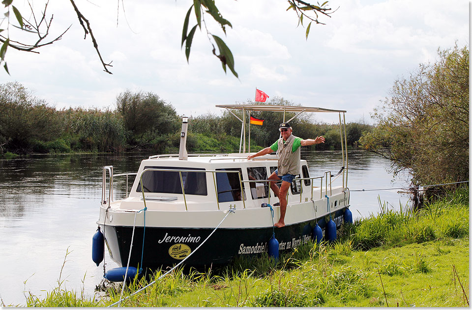 Alle Leinen unserer JERONIMO sind fest, meldet Matrose Uli  Dr. Ulrich Schrader, Mitfahrer und Kollege des Skippers