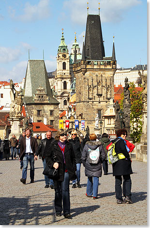 Menschengewimmel auf der Karlsbrcke.