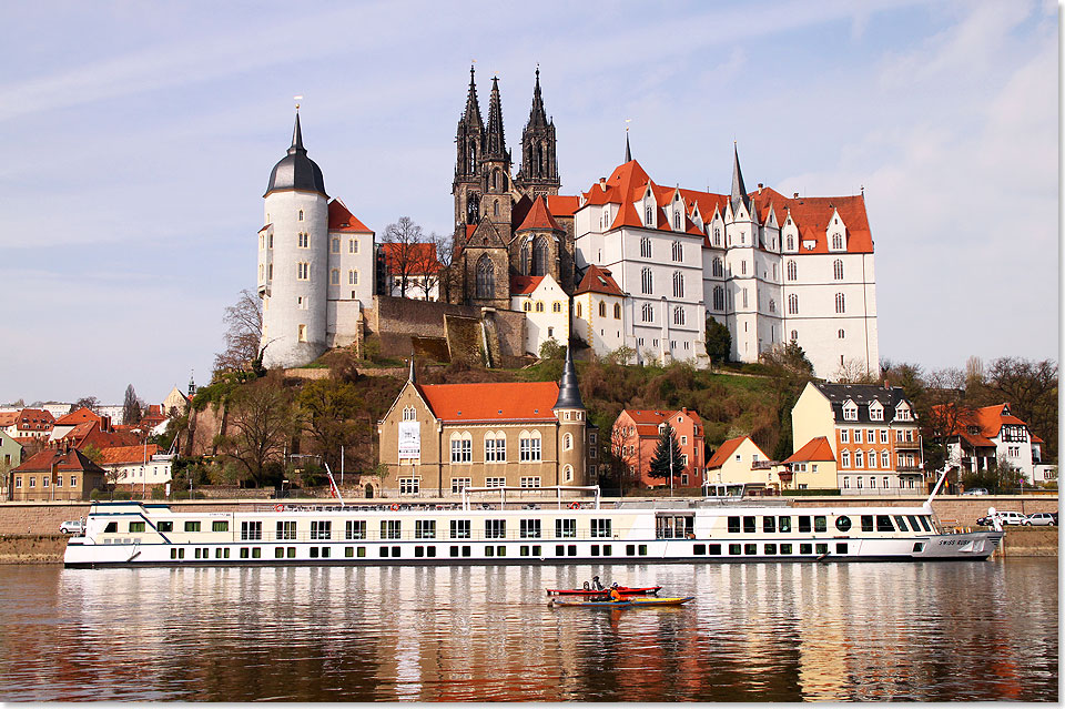 MS SWISS RUBY vor der Albrechtsburg in Meien mit Dom.