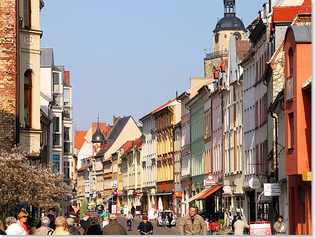  Neben Martin Luther prgten Persnlichkeiten wie Philipp Melanchthon, Johannes Bugenhagen, Justus Jonas und die Cranachs das Geistesleben der Residenzstadt der schsischen Kurfrsten. 