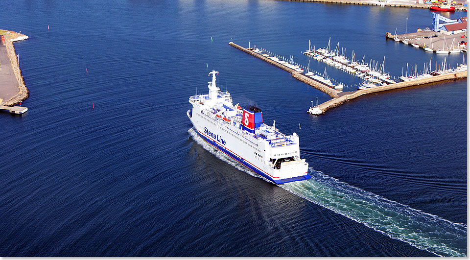 Die STENA NAUTICA beim Einlaufen in den Hafen von Varberg.