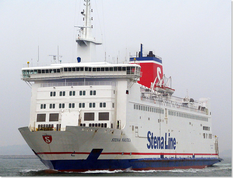 Die STENA NAUTICA fhrt nach kurzem Aufenthalt in Varberg wieder zurck nach Gren. Unermdlich, Tag fr Tag, und das wohl auch noch in ihrem 28., 29. und 30. Dienstjahr. Ein Arbeitstier eben.