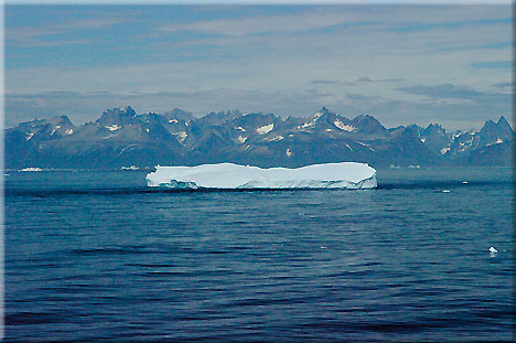 Erstes Eis auch zwischen Prinz-Christian-Sund und Kap Farvel ... 