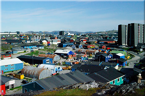 Die Hauptstadt von Grnland ist Nuuk (Godthb) mit 15.000 Einwohnern.