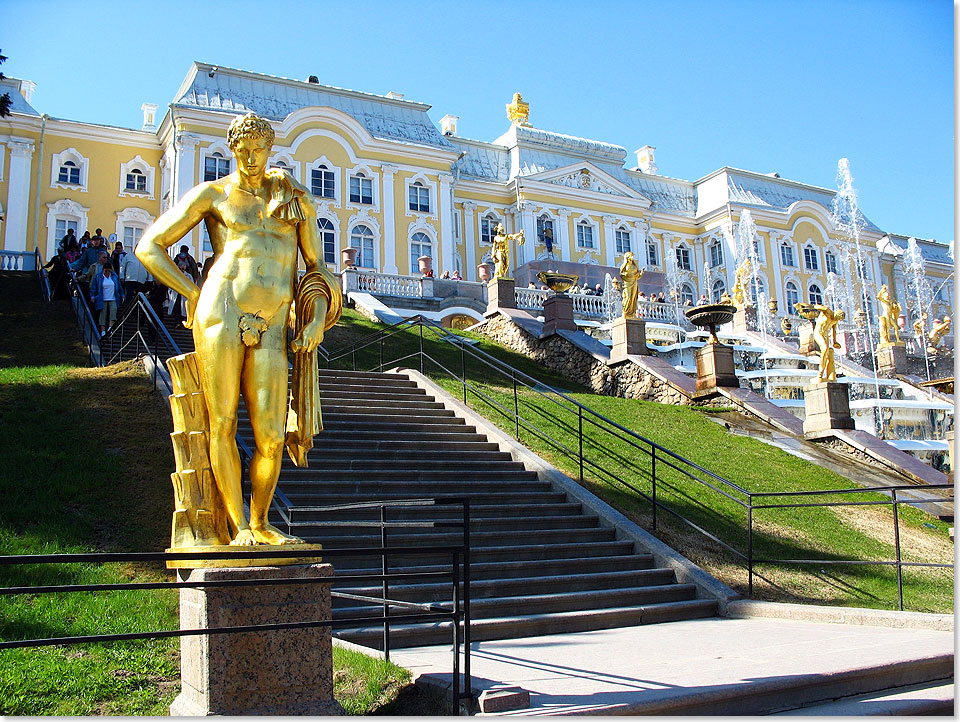  Der Peterhof ist eine russische Palastanlage am Finnischen Meerbusen in der gleichnamigen Stadt, 30 Kilometer westlich von Sankt Petersburg. Das ursprnglich von Peter I. errichtete und von seinen Nachfolgern ausgebaute Gelnde gilt als russisches Versailles und ist seit 1990 Weltkulturerbe der UNESCO.