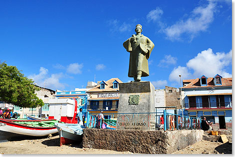 Nahe dem Nachbau des Torre de Blem aus Lissabon steht eine Bronzestatue des Entdeckers der Insel, dem portugiesischen Seefahrer Diogo Afonso.