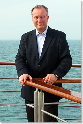 Axel Schmidt, Prokurist und Kreuzfahrt-Chef bei Ambiente Kreuzfahrten, dem Charterer der AZORES.