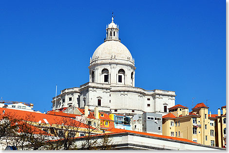 Die Kathedrale Santa Engracia in der Alfama wurde nie als Gotteshaus genutzt und dient heute als Nationales Pantheon. 