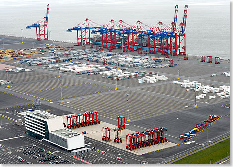 Foto: JadeWeserPort, Wilhelmshaven Die EUROGATE Container Terminal Wilhelmshaven GmbH & Co. KG ist die Betreibergesellschaft des Containerterminals im JadeWeserPort Wilhelmshaven.