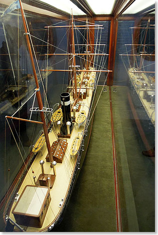 Das Modell der VADERLAND, dem ersten Schiff der Red Star Line Reederei.