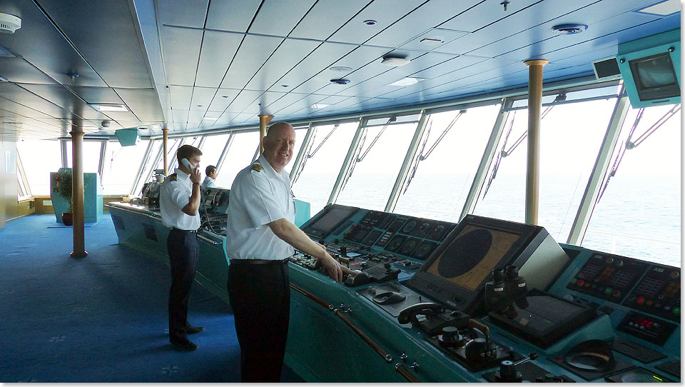 Die linke und die rechte Herzkammer: Captain Jeroen van Donselaar auf der NOORDAM-Brcke.