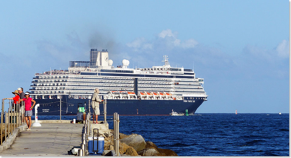 Ziemlich schwarz, fast ein fliegender Hollnder: Ausfahrt aus dem Hafen von Fort Lauderdale. 