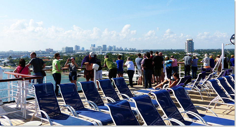 Schon ausser Reichweite: die Skyline von Lauderdale schrumpft mit jeder Minute. 