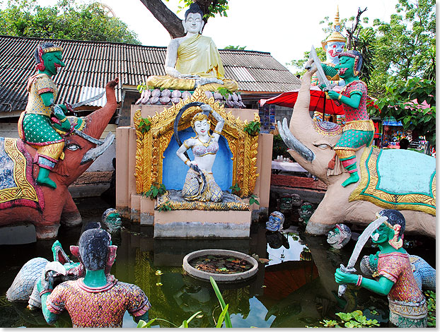 Der Eingangsbereich zum Wat Phra Yai ist mit Szenen der buddhistischen Mythologie gestaltet.