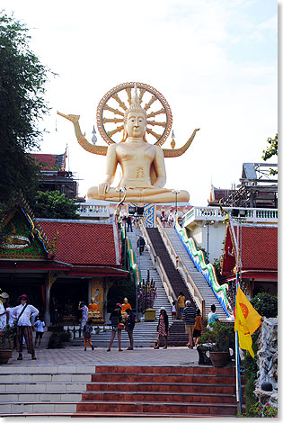 Nicht alt, nicht schn, aber gro: die zwlf Meter hohe Statue des Big Buddha auf der Mini-Insel Ko Fan. 