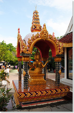 Diese Figur des viergesichtigen Hindu-Gott Brama symbolisiert die buddhistische Meditationstechnik Brahmavihara. Mit ihrer Hilfe werden die vier im Buddhismus als tugendhaft anerkannten Motivationen erzeugt, auch die himmlischen Verweilzustnde genannt. 