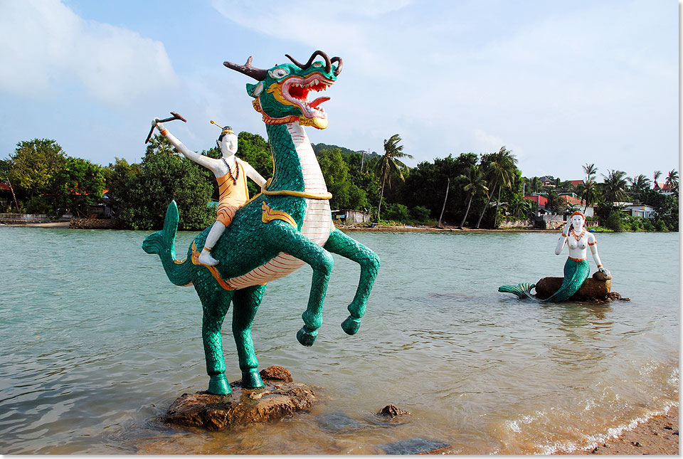 Unweit des Big Buddha reitet Rama auf dem Mischwesen Mangkorn, dessen Drachenmaul alle Pflanzen und Tiere entstammen. Im Hintergrund sitzt Gott Vishnu, der Welterhalter, in Gestalt einer fischschwnzigen Wasserfrau.