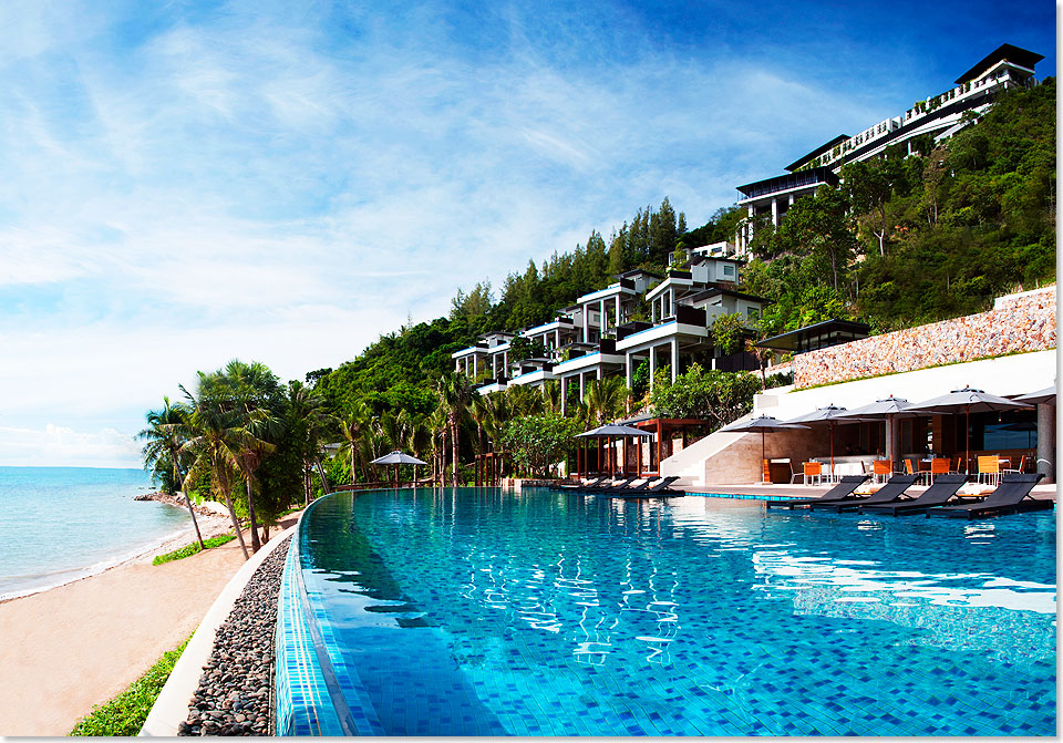 Blick auf Meer, Strand, Pool und Villen des Conrad Koh Samui  eines des neuesten und schnsten Hotelresorts auf Thailands drittgrter Insel. 