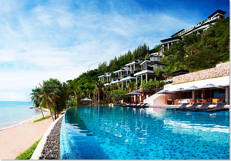 Blick auf Meer, Strand, Pool und Villen des Conrad Koh Samui  eines des neuesten und schnsten Hotelresorts auf Thailands drittgrter Insel. 