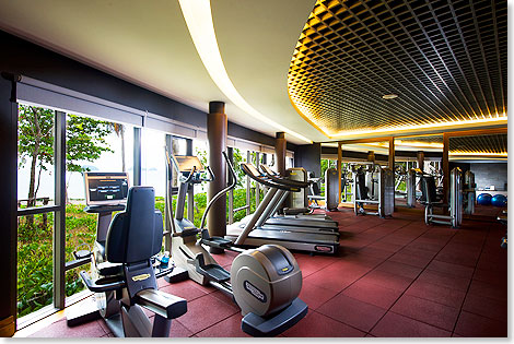 Allen Gsten des Conrad Koh Samui steht ein modernes Fitnesscenter zur Verfgung. Beliebter als die Tret- und Drckmaschinen sind jedoch die tglichen Kurse in Yoga und Thai Boxen, die drauen stattfinden. 