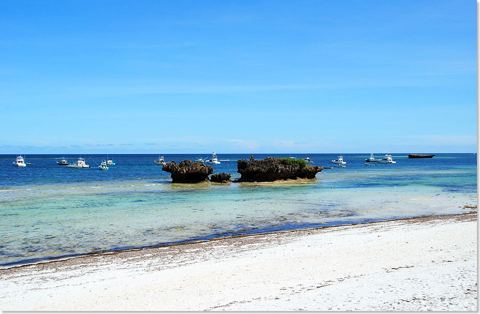 Bevor es zurck in Richtung Sden geht, besuchen wir den Malindi Meeres-Nationalpark nahe der Stadt Malindi. Bereits 1968 von der kenianischen Regierung eingerichtet, ist er einer der ltesten seiner Art in Afrika. 1979 wurde der Park von der UNESCO zum Biosphrenreservat erklrt. Ein guter Startpunkt fr eine Erkundungstour per Boot ist der Strand am Hotel Hemingways Watamu.