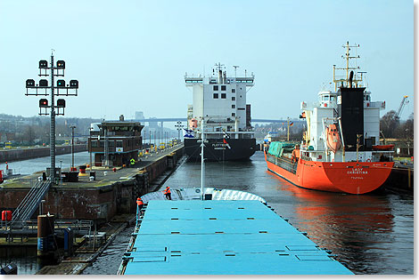Foto: Dr. Peer Schmidt-Walther, Stralsund Einlaufen in die Holtenauer Schleuse.