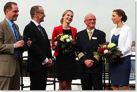 V.l.n.r.: Markus Zoepke (COO und Mitgesellschafter A-ROSA Flussschiff), Jrg Eichler, Geschftsfhrer, Michelle Sager, Kapitn Douwe Tilstra und Elin Voget.