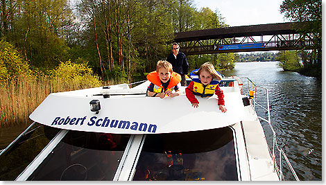 Fr Leichtmatrosen besteht auerhalb der Kajten Schwimmwestenpflicht.