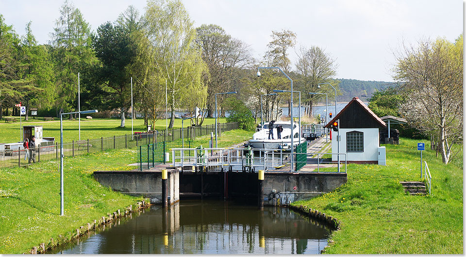 Die Schleuse Himmelpfort wird in Selbstbedienung betrieben  wobei Selbstbedienung nur heit, an einem Hebel zu ziehen. 