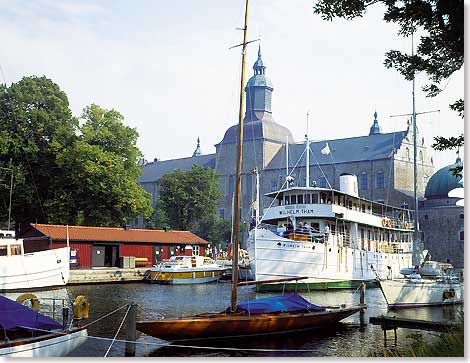  Die WILHELM THAM im Hafen von Vadstena am Vtternsee, nahe Motala.