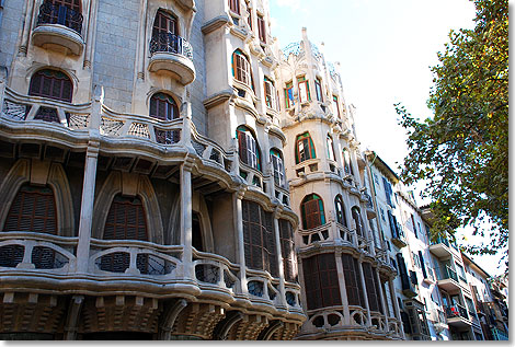  Die Fassade des Edificis Cassayas hat ein Schler von Antonio Gaud? gestaltet.