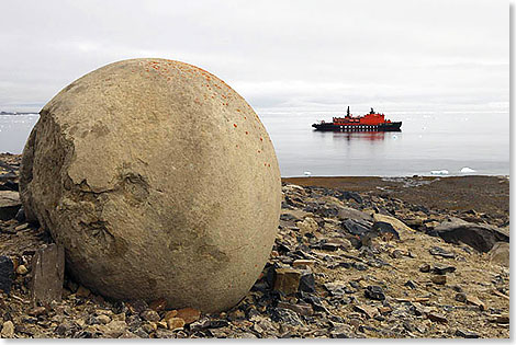 Rtselhafte Steinkugel auf der Champ-Insel, Franz-Josef-Land.