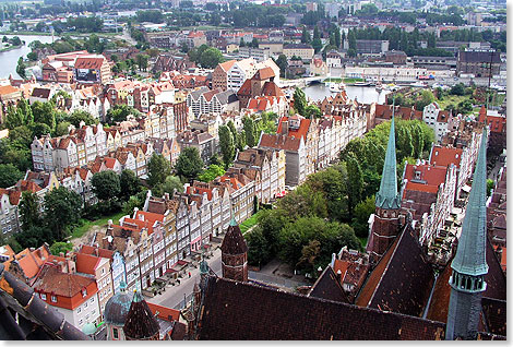 Danzig – Blick vom Turm der Marienkirche auf die Altstadt.