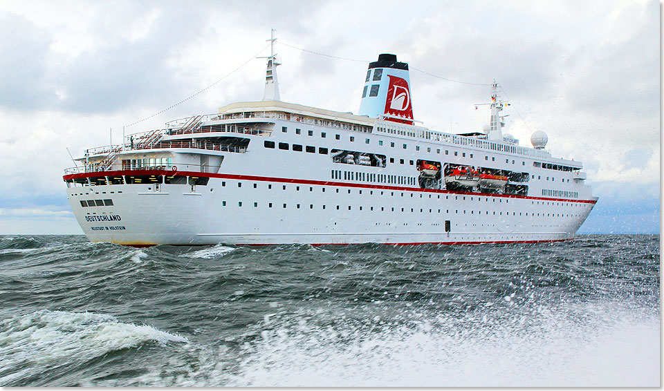  MS DEUTSCHLAND luft bei bewegter See in den Greifswalder Bodden ein.