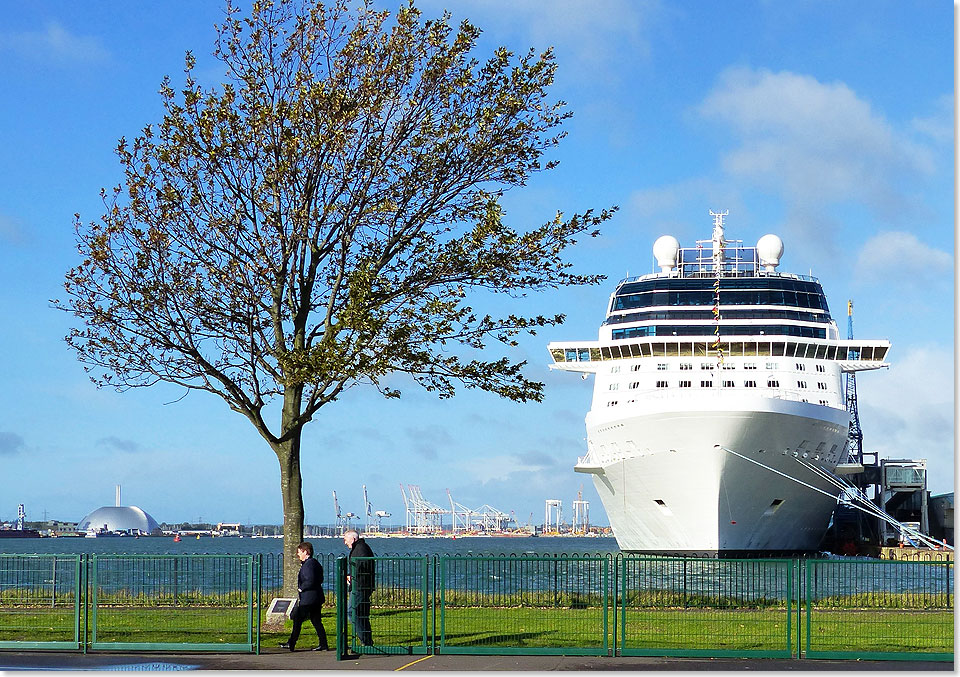 Ein sonniger Herbsttag in Southampton. Die ECLIPSE wird aufgerstet fr 14 Tage Transatlantik. Und sie scheint schon leicht mit den Hufen zu scharren. 