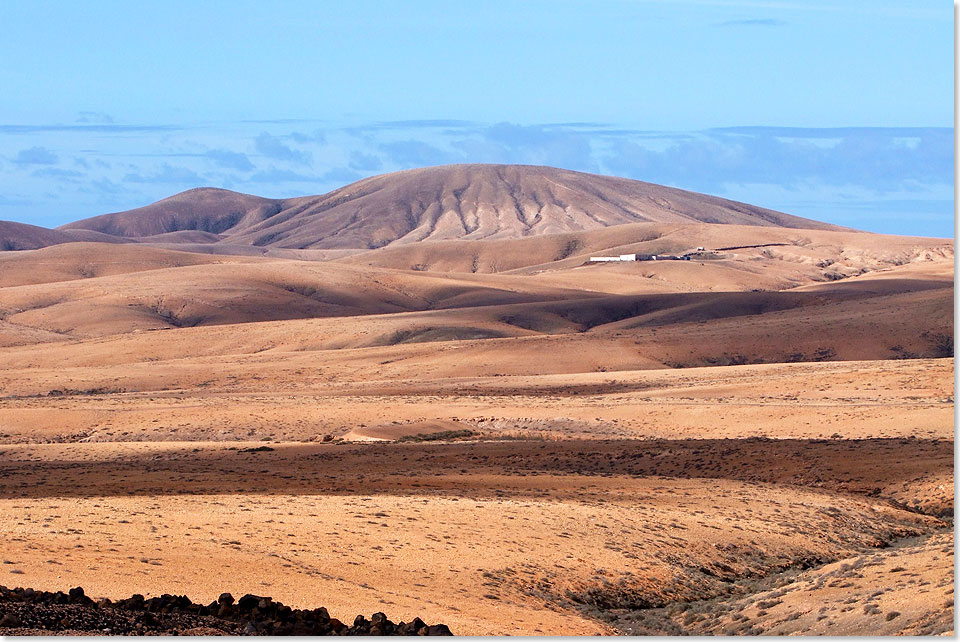 Fuerteventura  Karge Vulkan- und Wstenlandschaft im Norden der Insel.