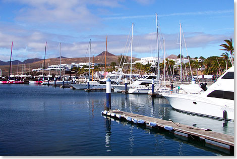 Lanzarote  Malerischer Yachthafen in Puerto Calero.